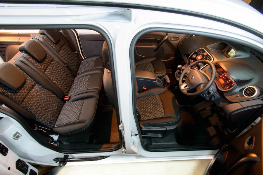 Интерьер Renault Kangoo Maxi Crew Lifestyle Pack 2016 года  (AU) (фото 6 из 7)